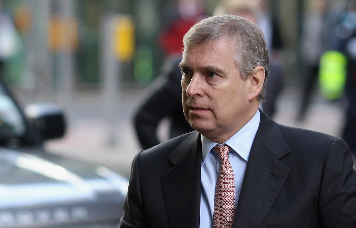 who-announced-to-prince-andrew-that-he-was-going-to-lose-the-treatment-of-royal-highness?