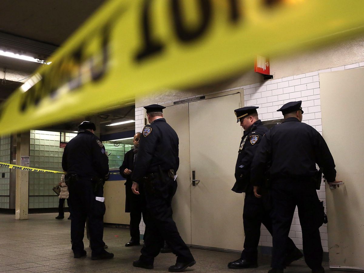 woman-dies-after-being-pushed-onto-train-tracks-in-times-square,-new-york