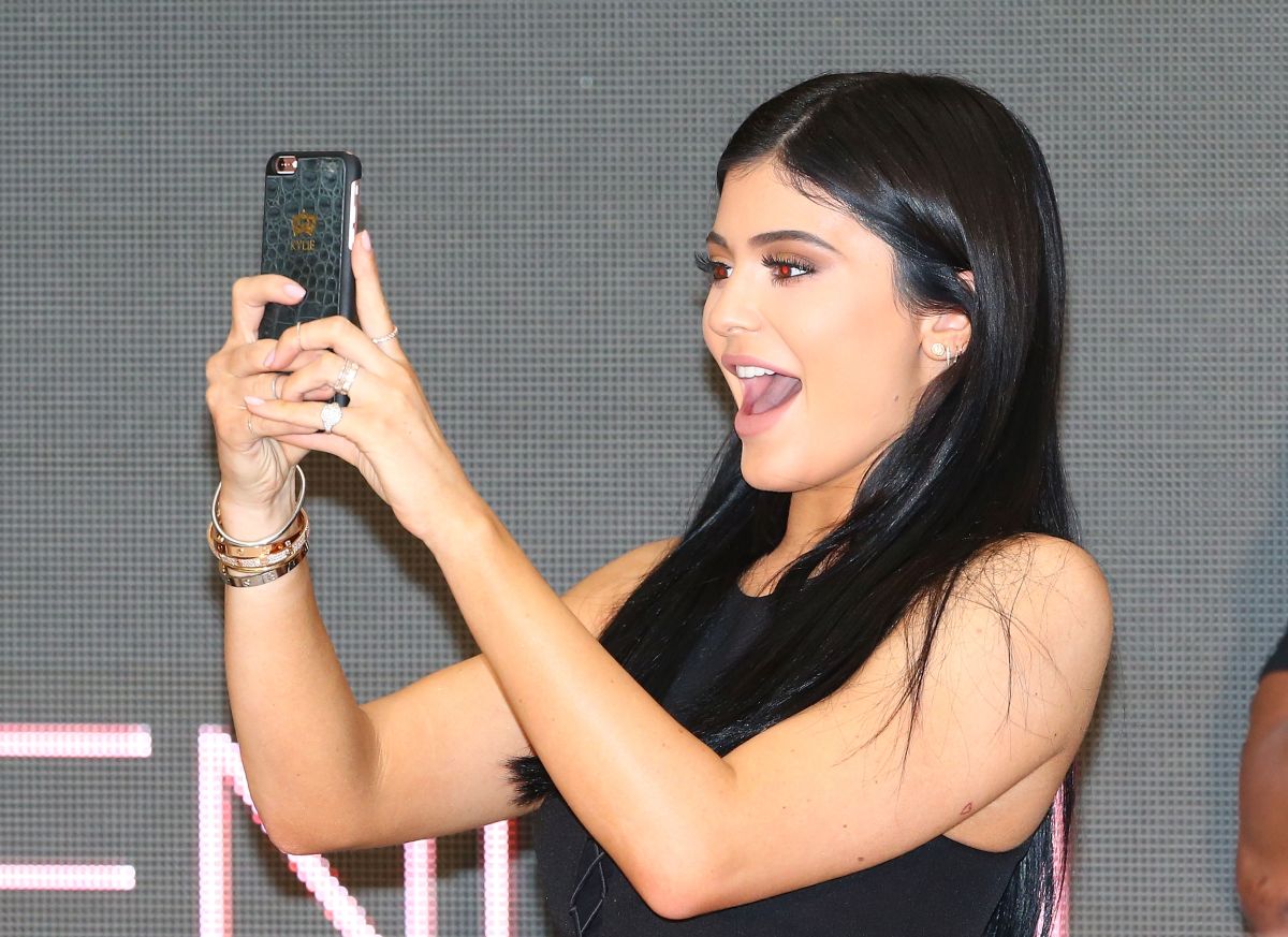 kylie-jenner-becomes-the-first-woman-with-300-million-followers-on-instagram