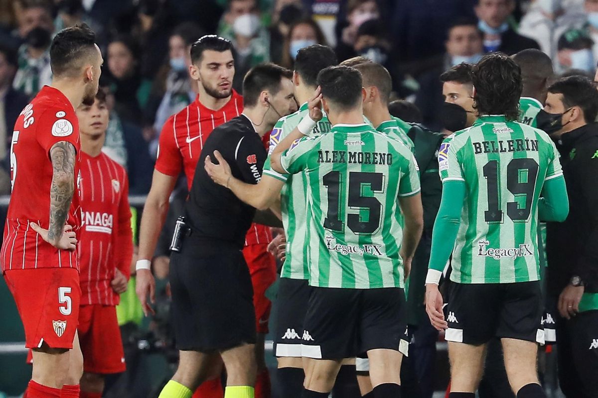 video:-betis-players-affirm-that-lopetegui-incited-joan-jordan-to-“become-dizzy-and-throw-himself-on-the-ground”