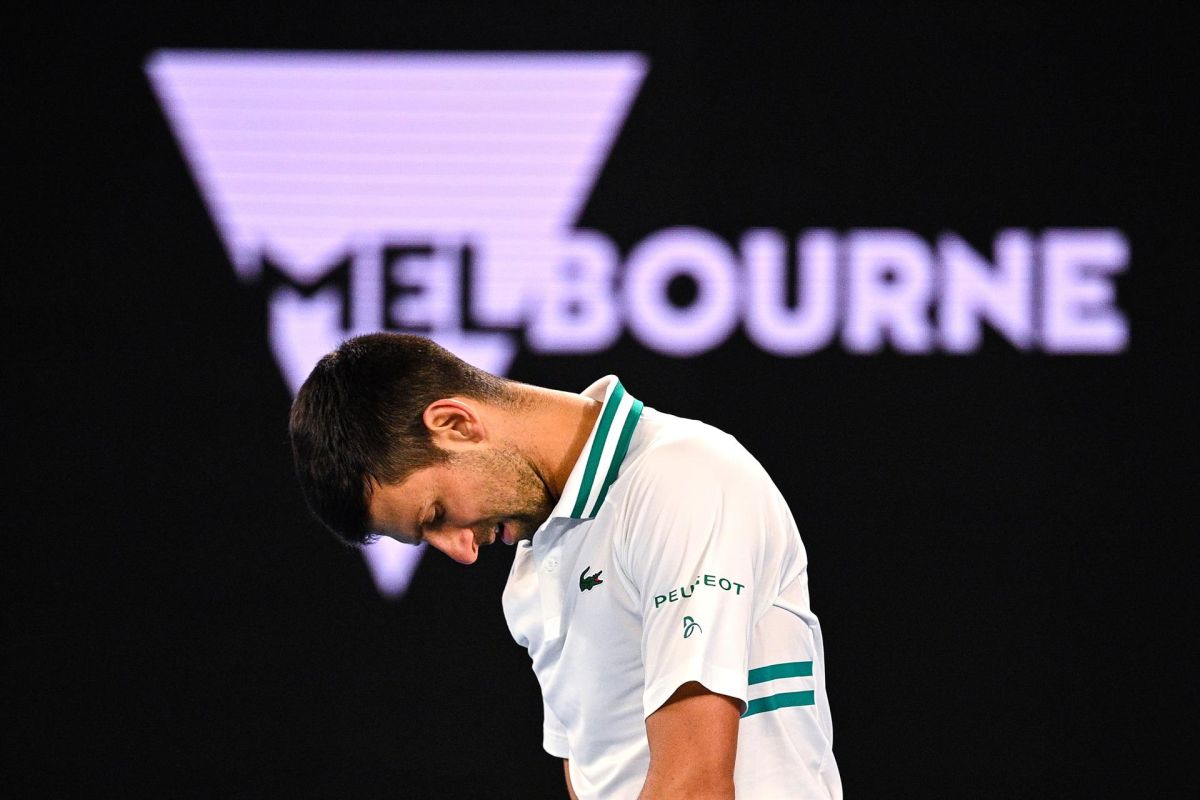 novak-djokovic,-almost-invincible-on-the-court,-loses-the-appeal-and-is-out-of-the-australian-open