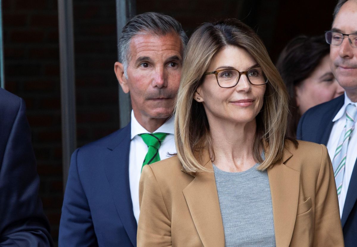 actress-lori-loughlin-robbed-of-$1-million-worth-of-jewelry