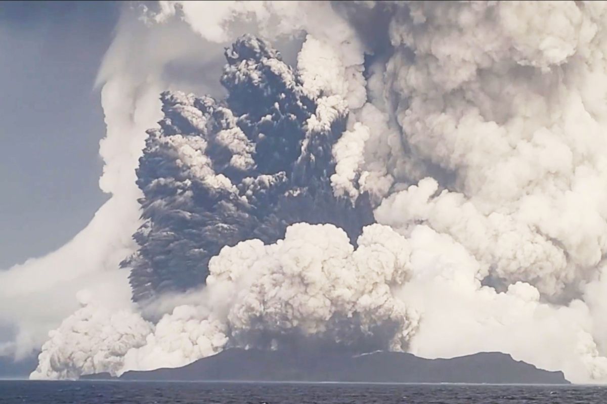 they-report-the-second-“major-eruption”-in-the-hunga-tonga-submarine-volcano-and-later-retract