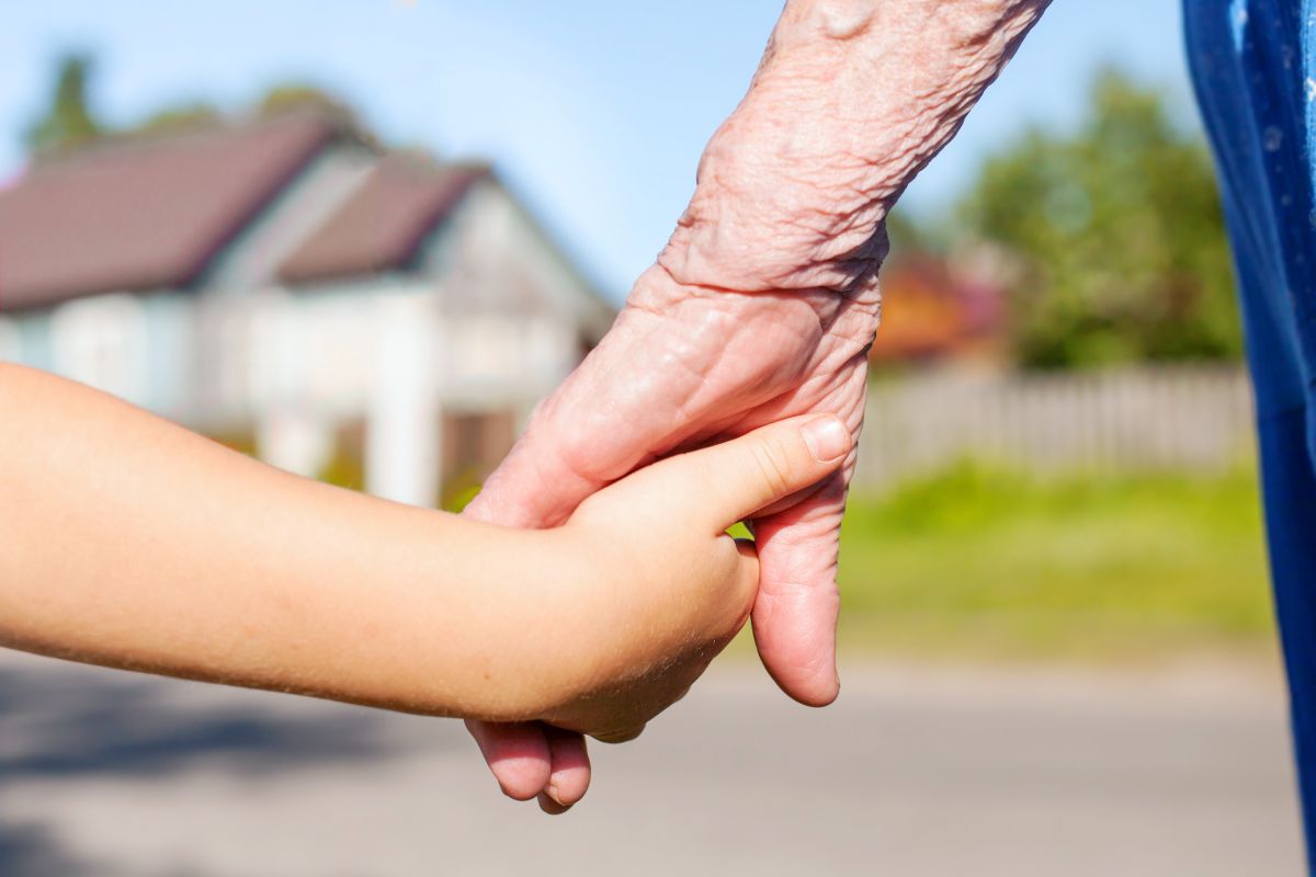 grandpa-dies-trying-to-save-10-year-old-granddaughter-from-drowning-in-frozen-puddle-in-illinois