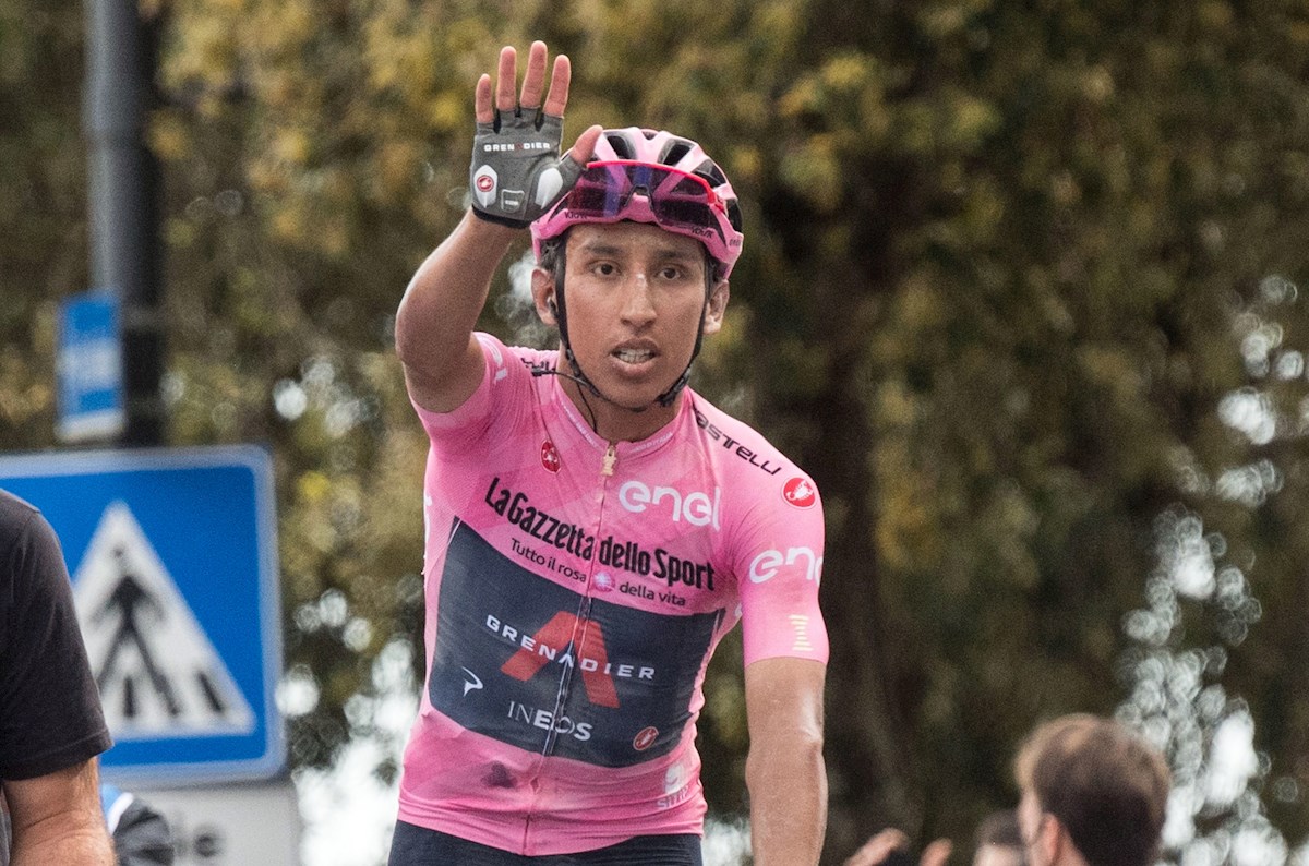 video:-reckless-driver-was-about-to-run-over-egan-bernal,-richard-carapaz-and-other-ineos-cyclists-in-colombia