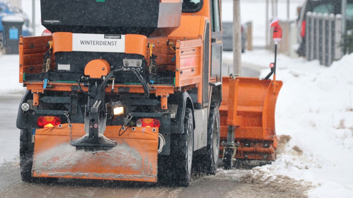 they-offer-up-to-$310-per-hour-and-bonuses-of-$2,000-to-snow-plow-drivers