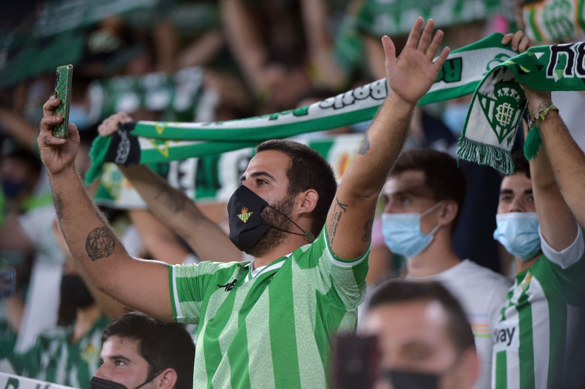 betis-sanctioned-with-the-“total”-closure-of-its-stadium-after-the-events-that-occurred-against-sevilla