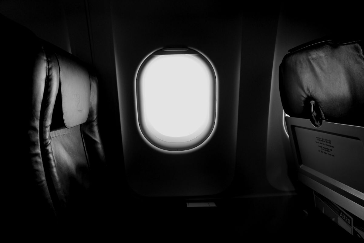 why-are-airplane-windows-round?