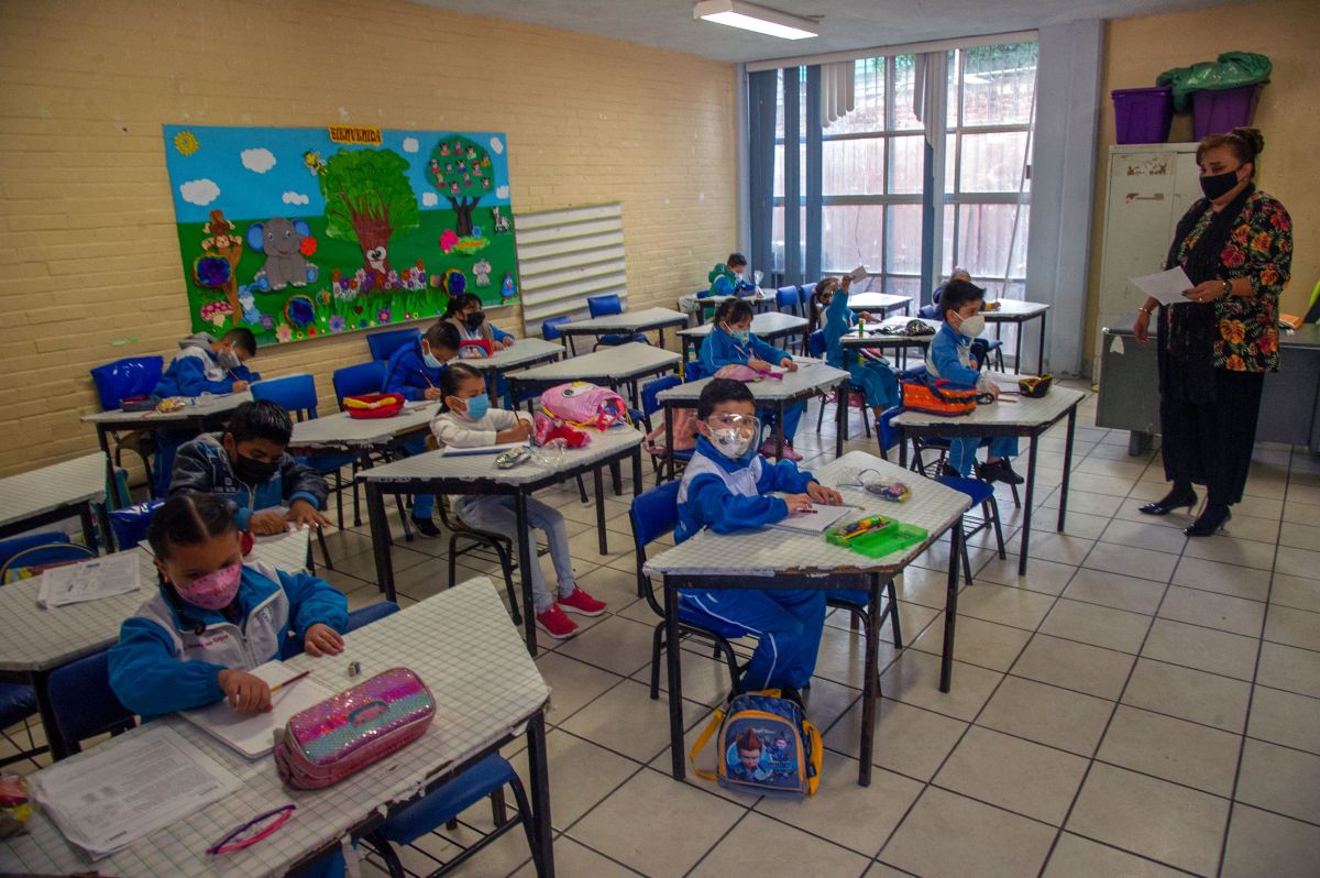 Mexico asked to comply with measures against COVID-19 in return to school after winter break