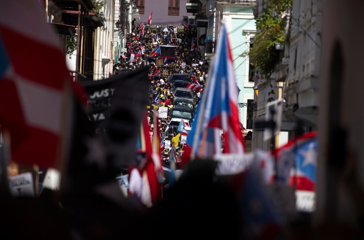 massive-protest-in-puerto-rico-gets-the-government-to-commit-to-a-permanent-increase-of-$1,000-per-month-for-teachers