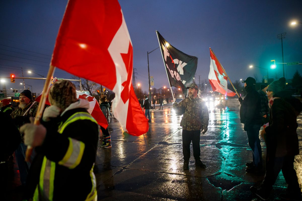 judge-ordered-anti-vaccine-truckers-to-withdraw-from-the-main-passage-between-canada-and-the-us.