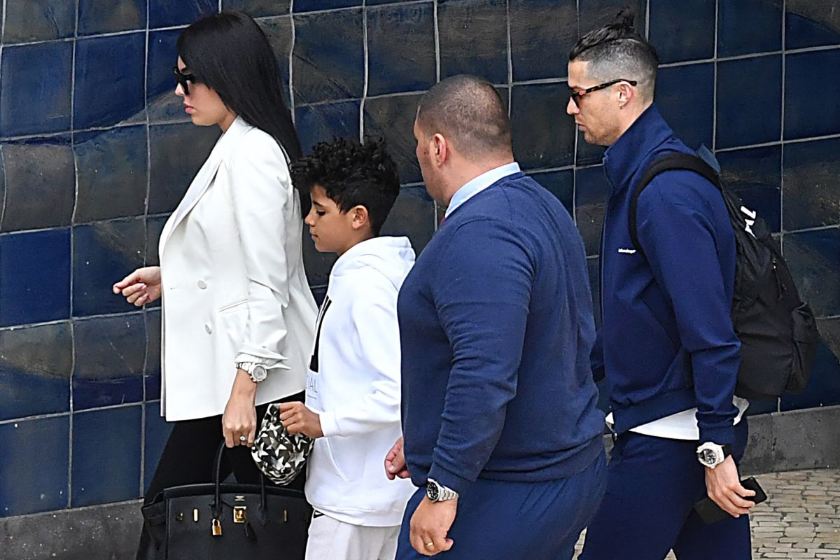 georgina-rodriguez-clothes-cristiano-junior-in-his-presentation-as-a-manchester-united-player