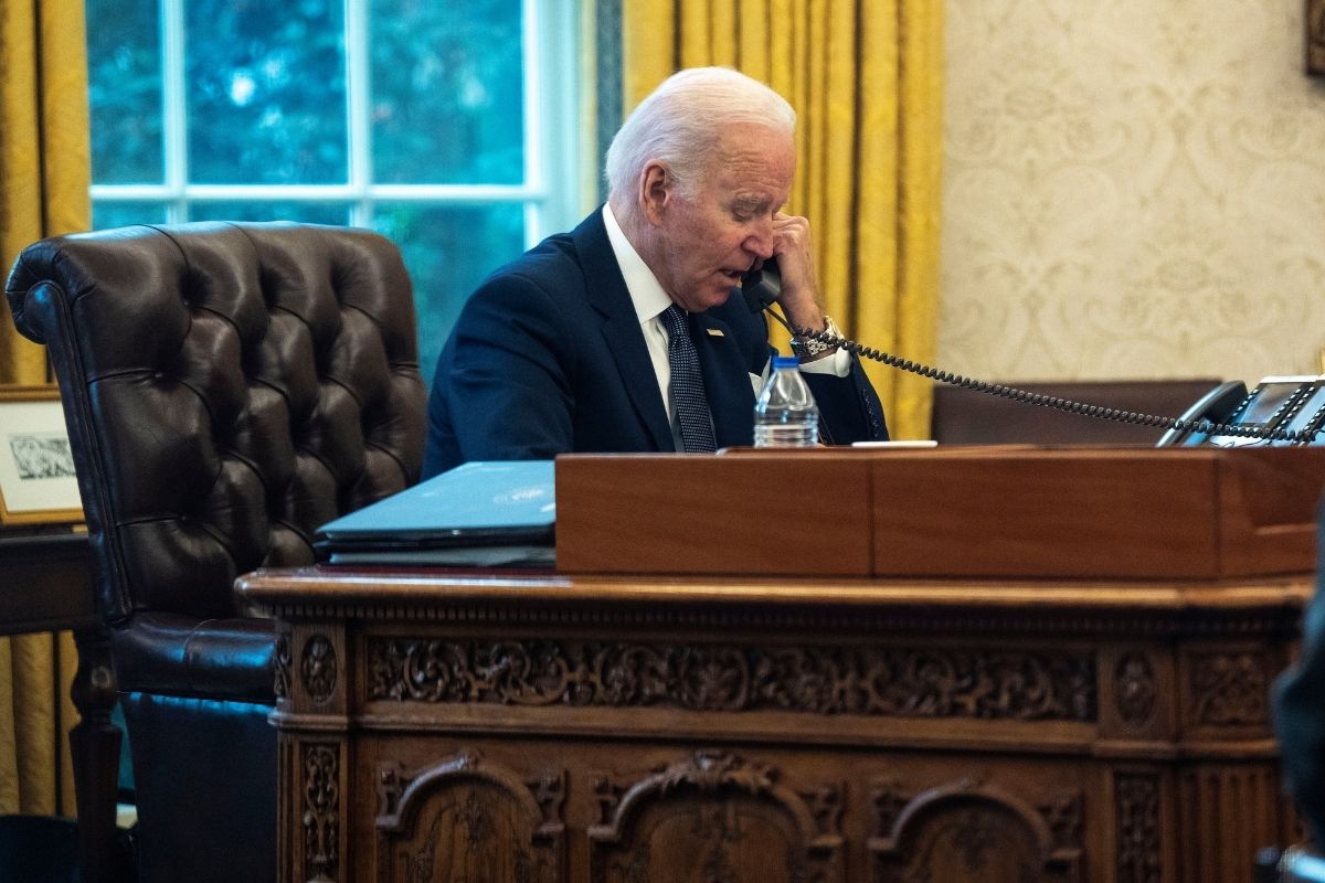 presidents-biden-and-putin-discuss-the-ukraine-crisis-for-an-hour-by-phone