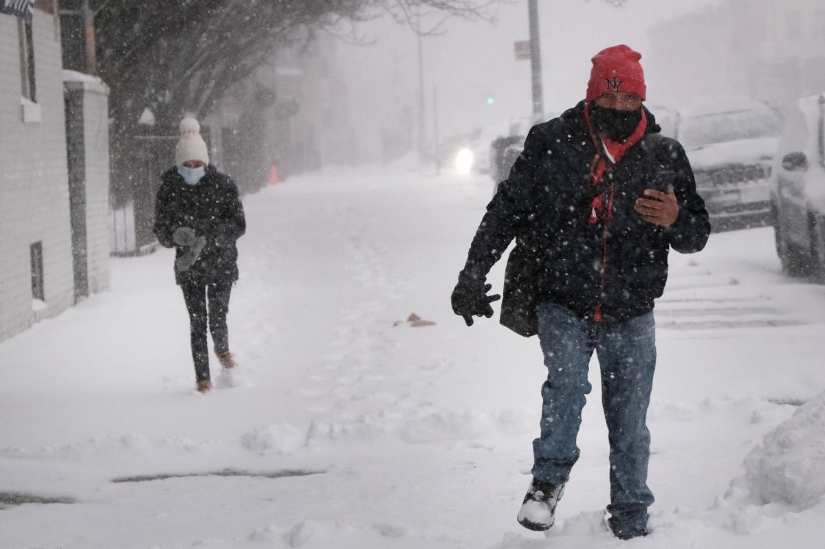 snow-in-new-york,-new-jersey-and-other-states-throughout-super-bowl-sunday,-meteorological-reports