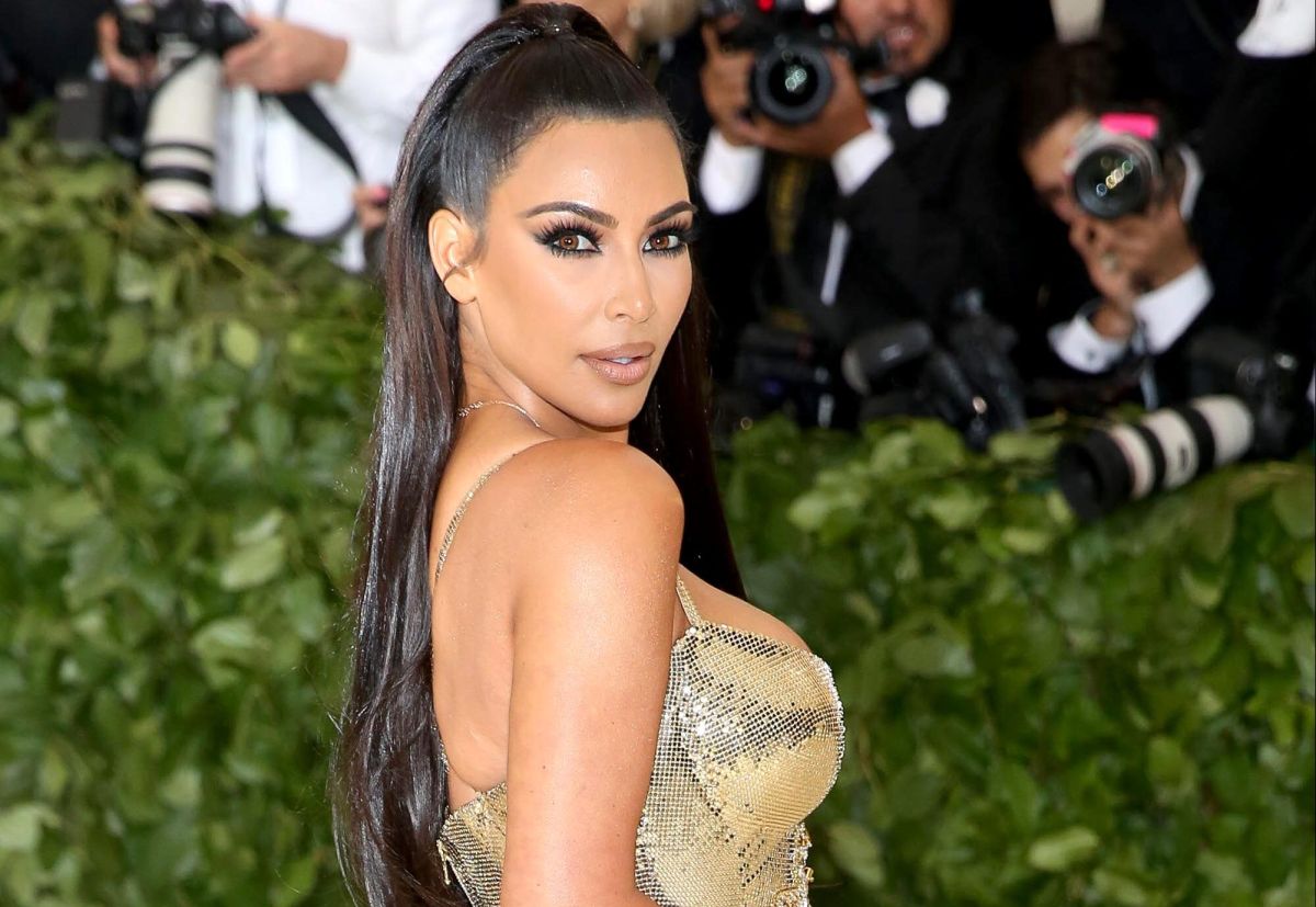 kim-kardashian-wants-to-build-a-glass-house-on-the-lake