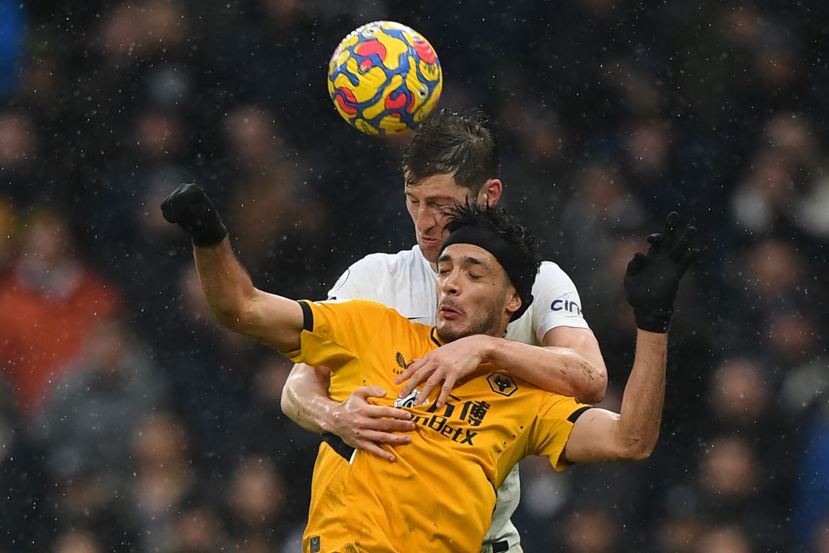 raul-jimenez-ends-tottenham-and-dreams-of-the-champions-league