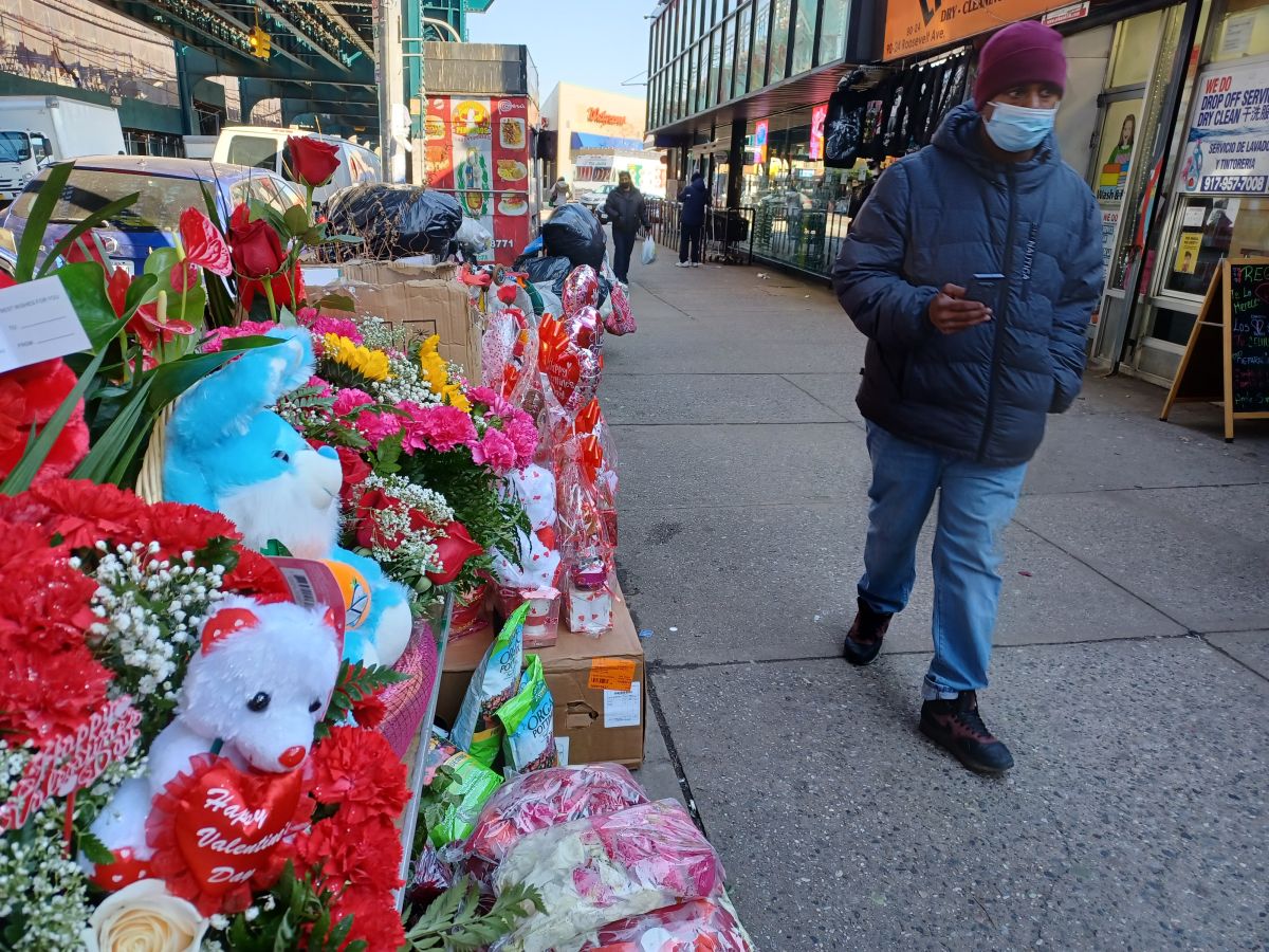 valentine's-day-is-a-breath-of-oxygen-for-small-hispanic-merchants-in-queens-still-drowning-in-the-effects-of-the-pandemic