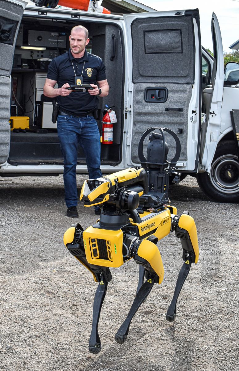 spot,-the-new-robot-dog-presented-by-the-florida-police