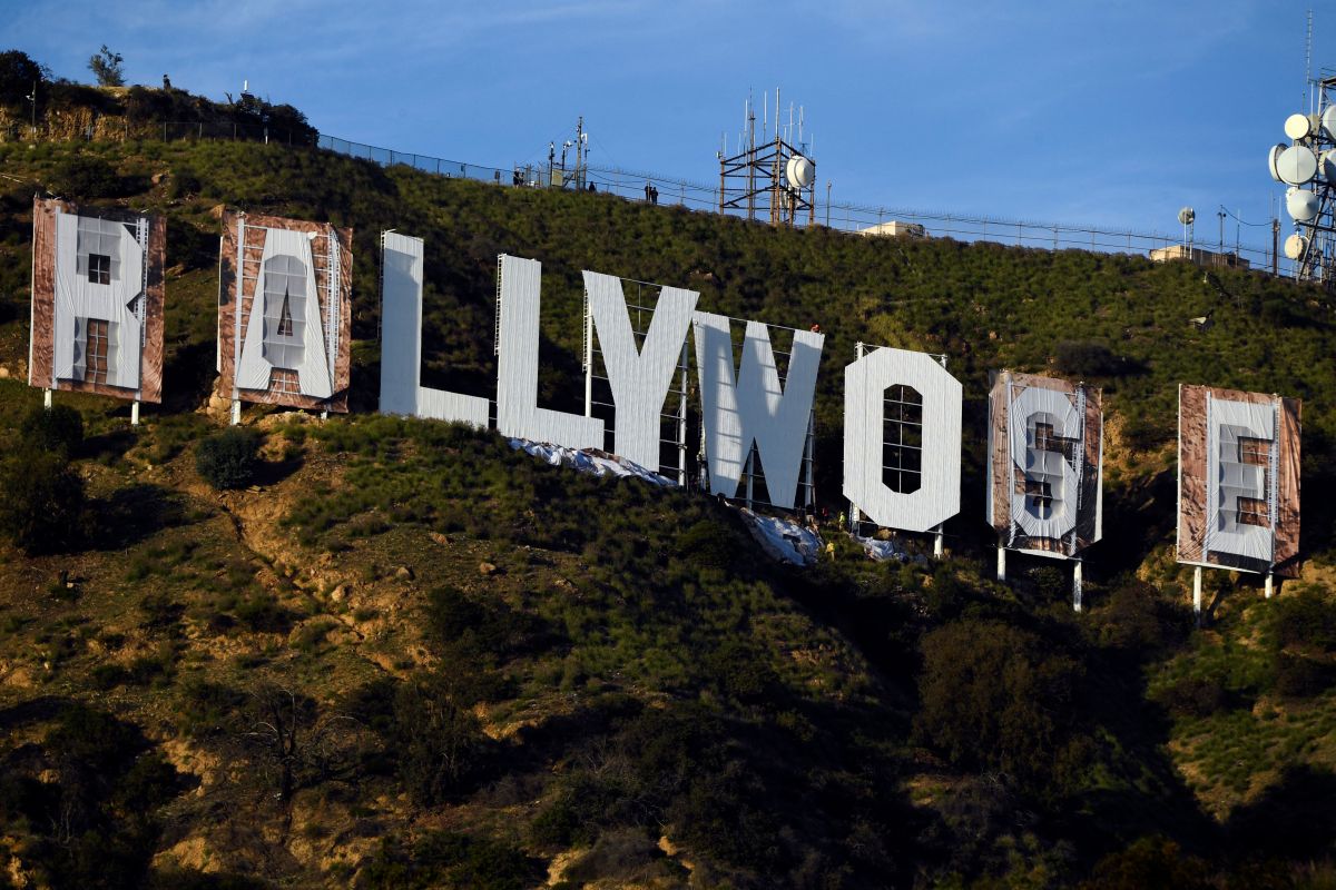 ram's-house!-iconic-hollywood-sign-will-be-changed-as-a-tribute-to-the-los-angeles-rams-and-the-super-bowl-obtained-[photo]