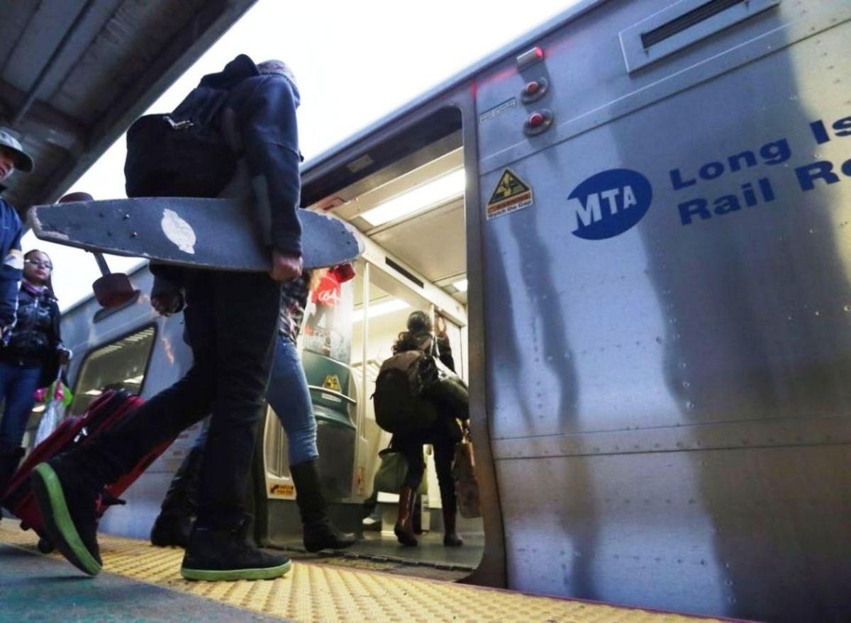 young-man-shot-dead-inside-an-lirr-train-en-route-to-new-york:-armed-violence-without-respite