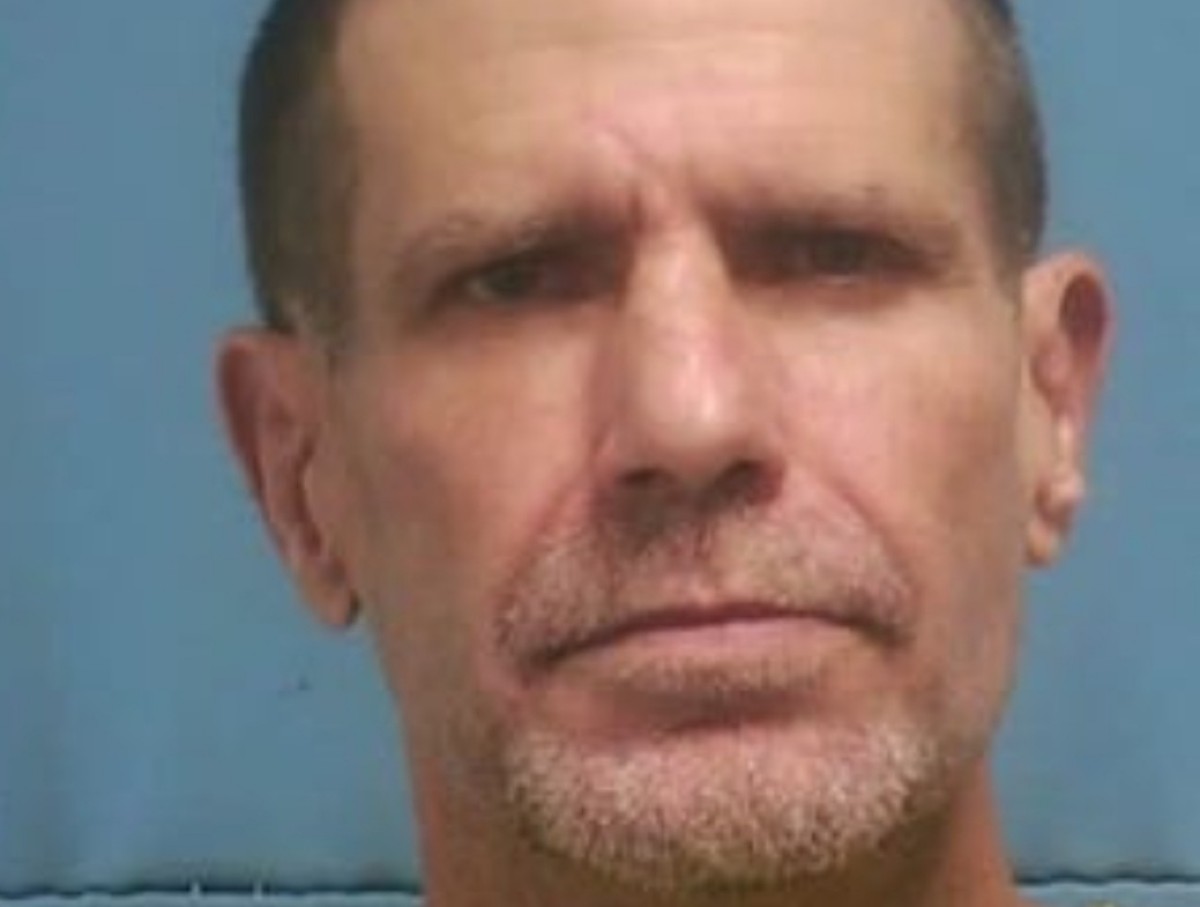 convicted-murderer-who-escaped-mississippi-prison-is-caught-3-days-later-when-stolen-car-he-was-traveling-in-ran-out-of-gas