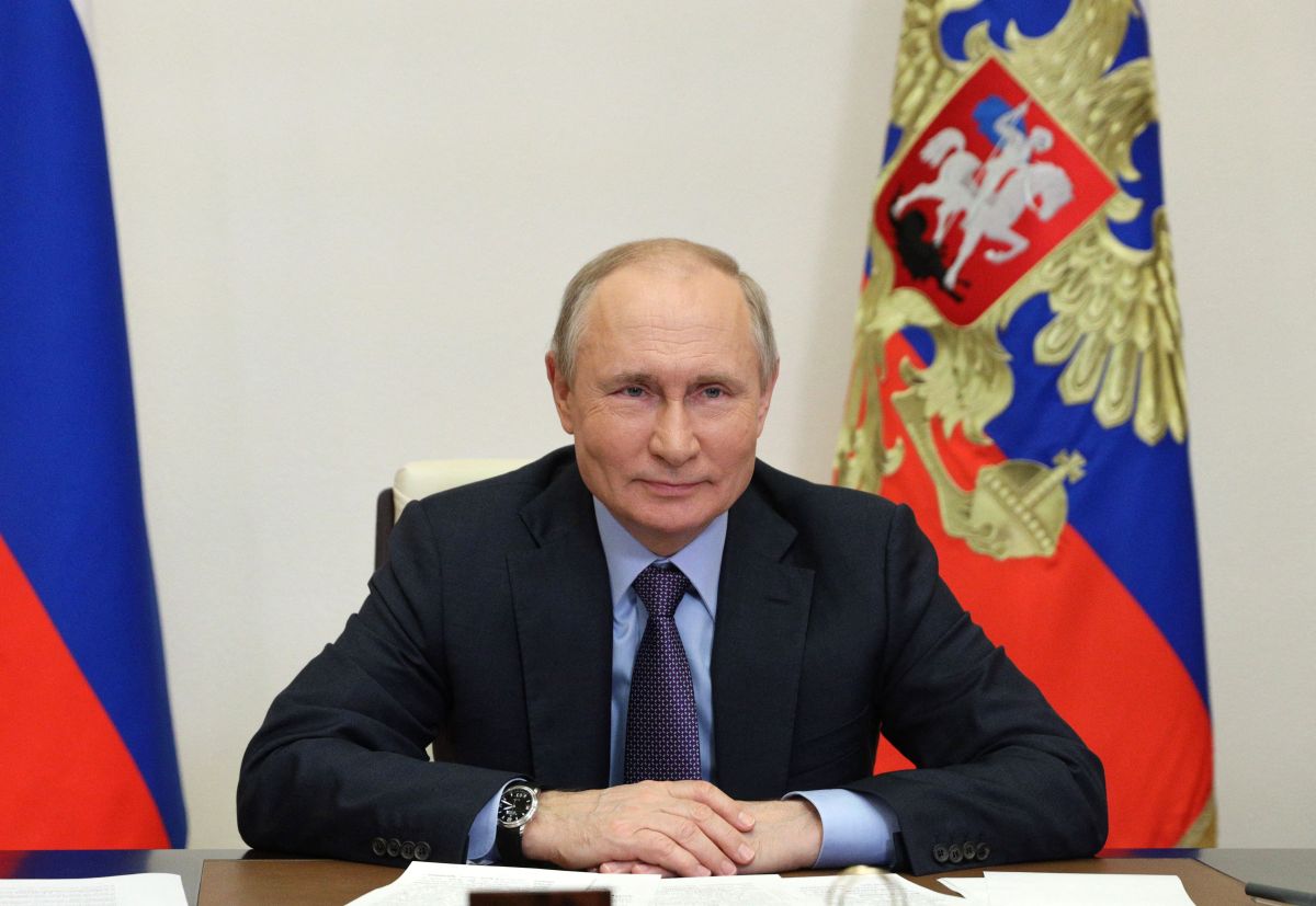 putin-sends-russian-troops-to-donetsk-and-luhansk-to-“keep-the-peace”-after-recognizing-them-as-republics