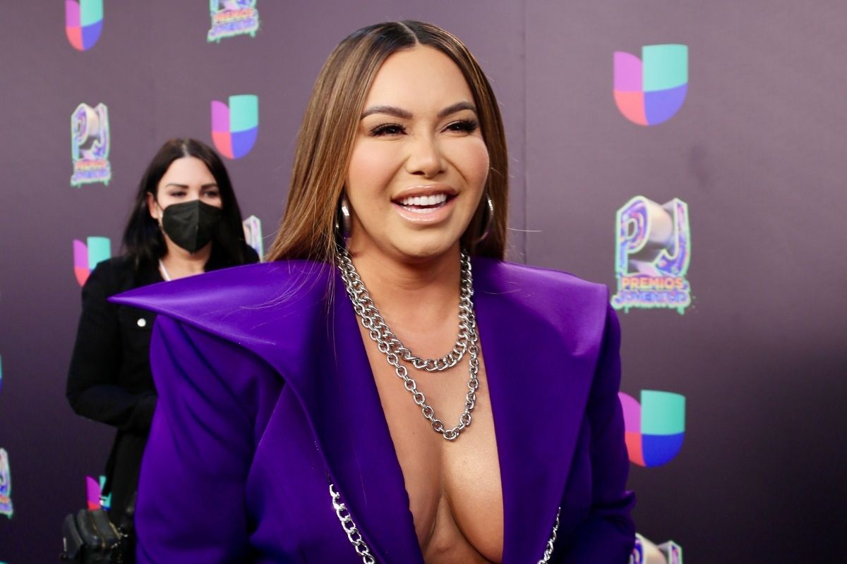 chiquis-rivera,-dressed-in-a-white-satin-negligee,-dazzles-with-the-delicacy-of-her-skin