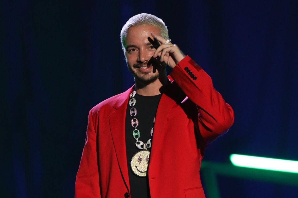 j-balvin-worried-his-fans-and-clarified-why-he-had-to-go-to-the-clinic-for-medical-treatment