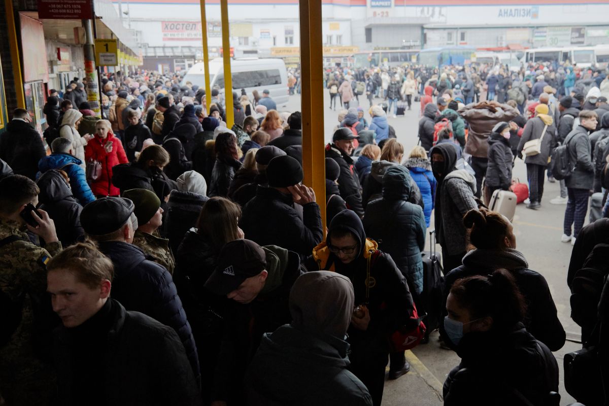 videos:-ukrainians-hide-in-the-“subway”-to-avoid-being-hit-by-russian-bombing