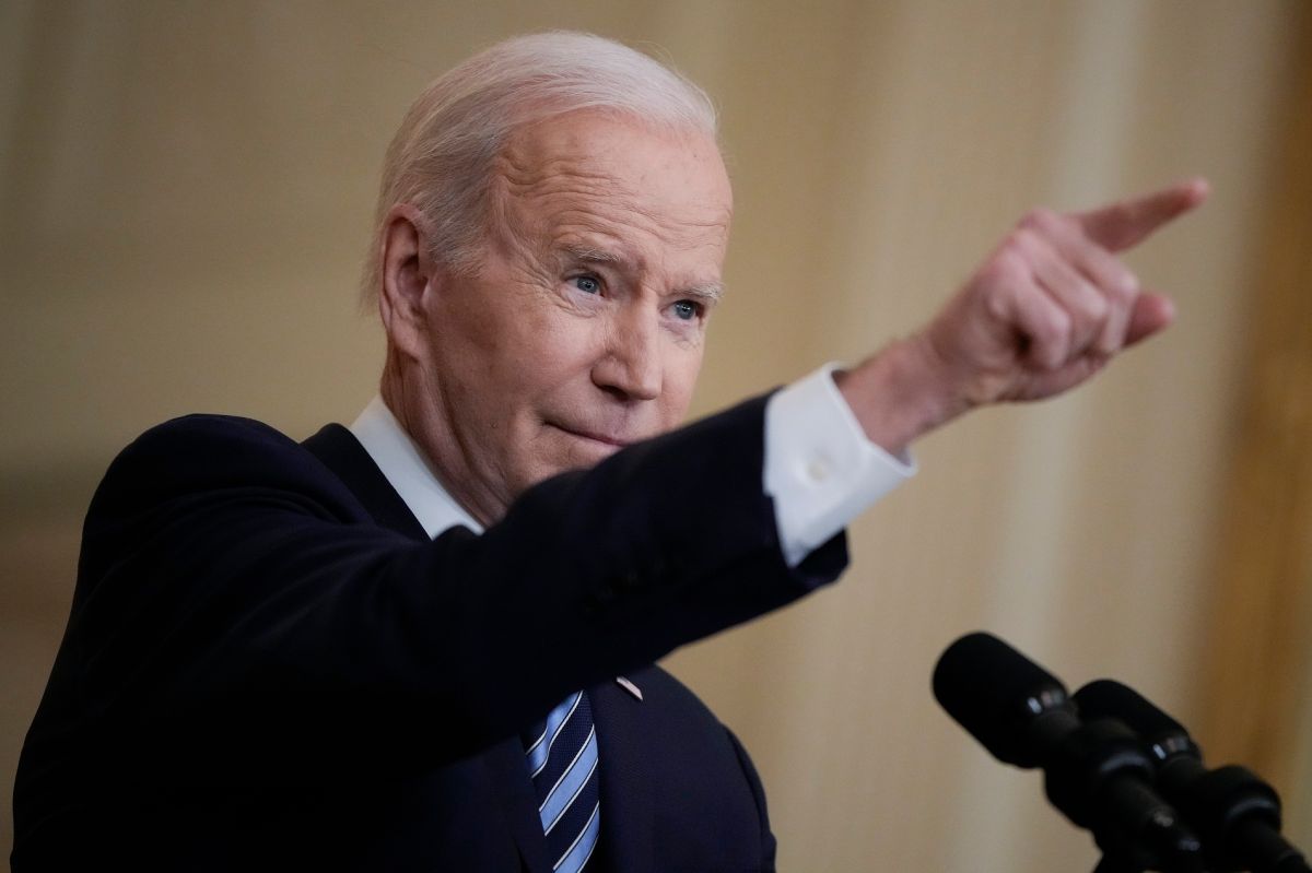 biden:-“putin-chose-this-war…-he-and-his-country-will-face-the-consequences”;-severe-sanctions-on-russia-for-invading-ukraine