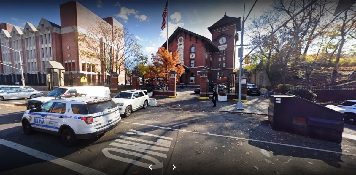 there-is-no-safe-place-in-new-york:-latino-intruder-sneaked-into-the-main-office-at-the-nypd-station-in-the-bronx