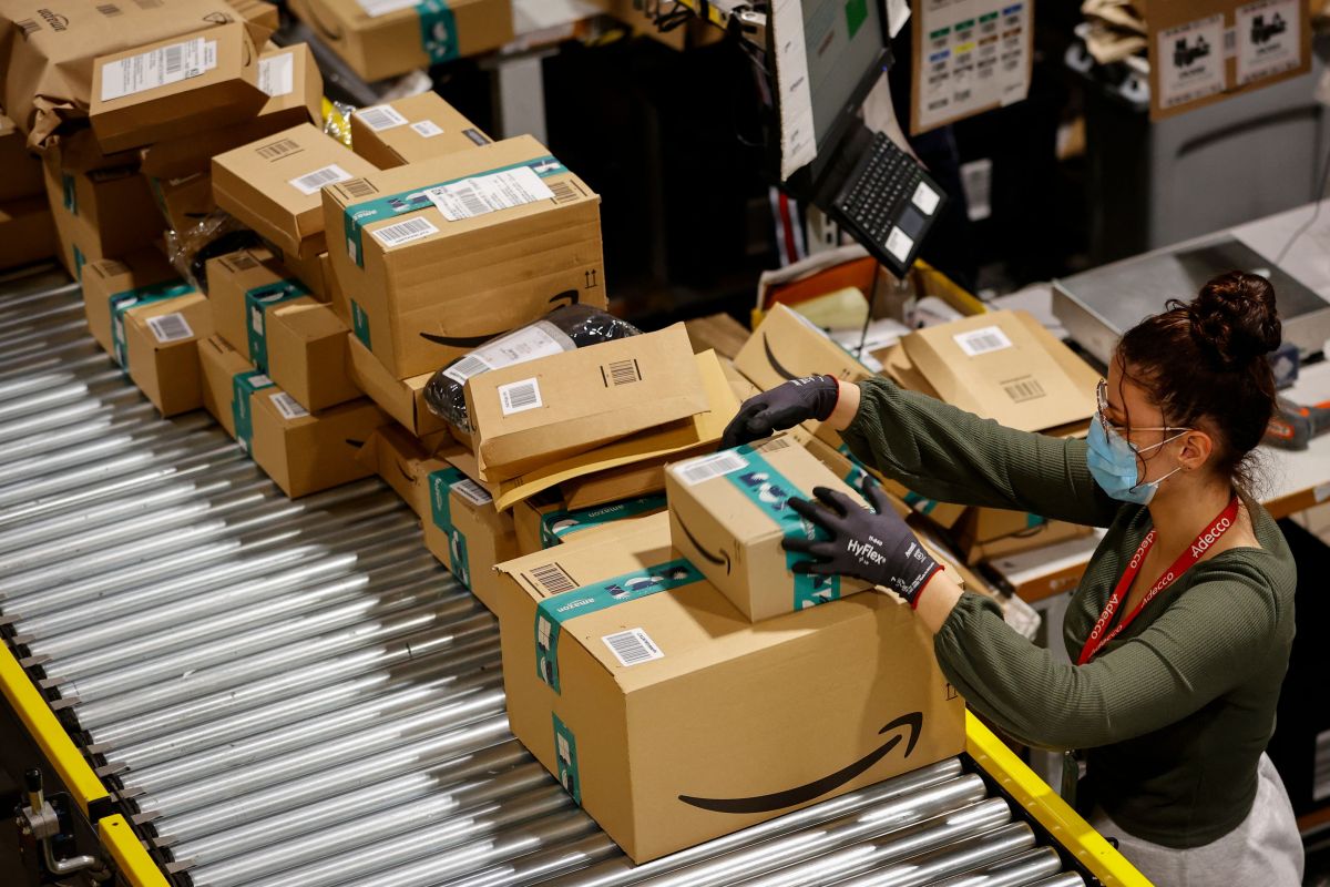 union-organizer-at-amazon-arrested-for-trespassing-to-feed-workers-at-a-company-warehouse