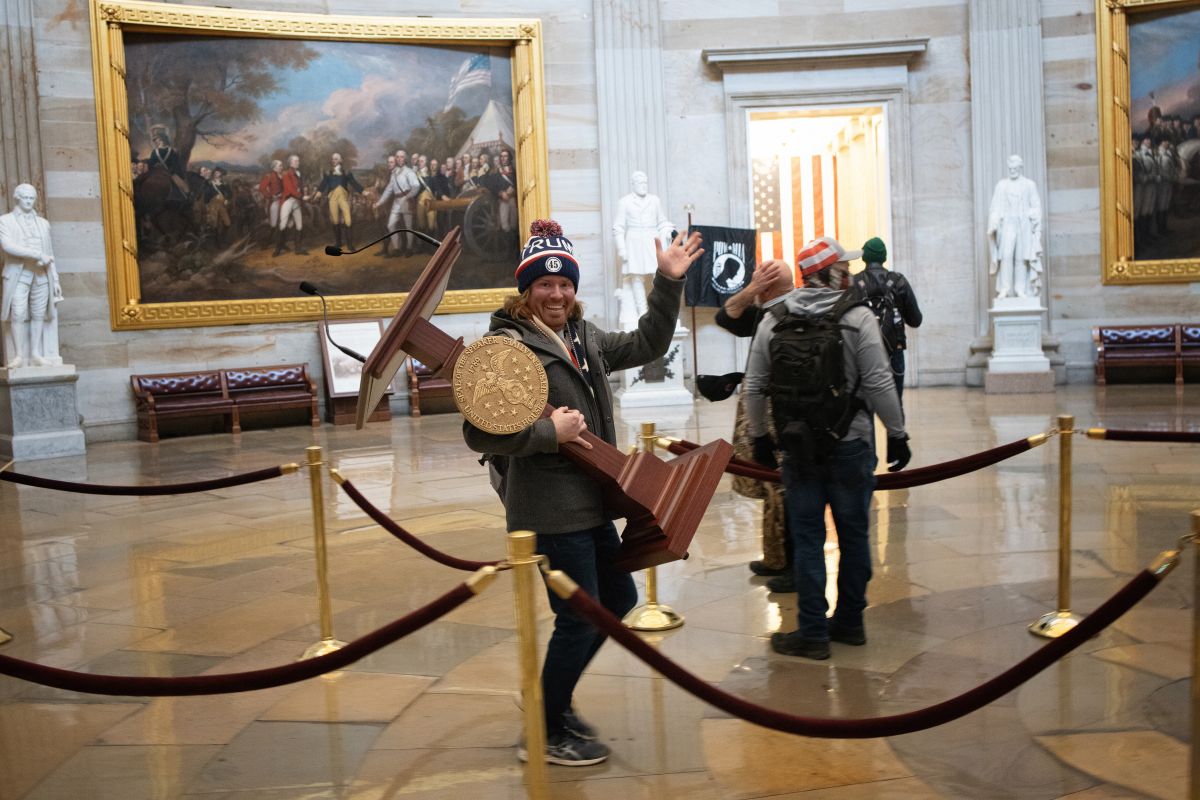 man-who-carried-pelosi's-lectern-in-capitol-assault-received-prison-sentence