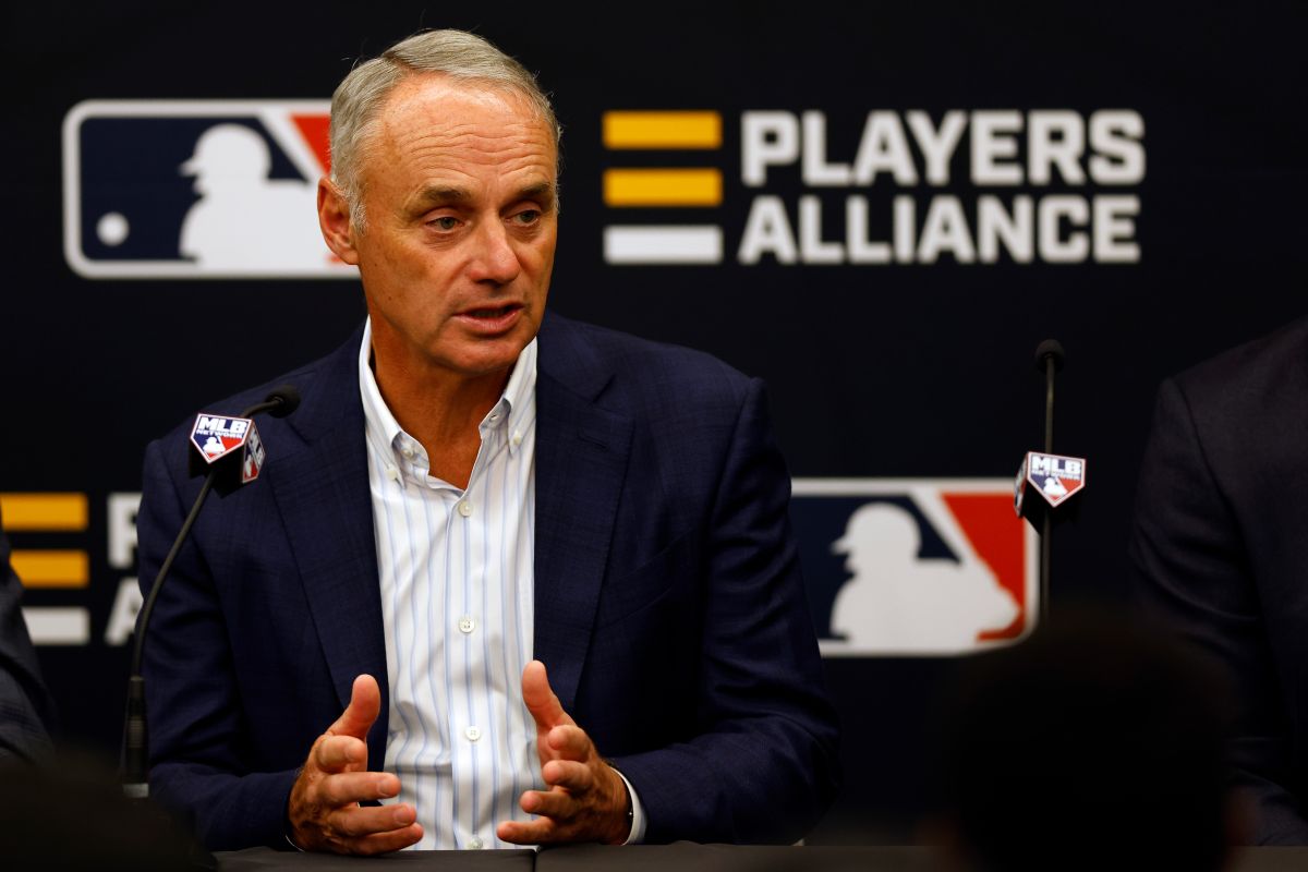 mlb-commissioner-joined-negotiations-with-the-mlbpa-that-continue-to-make-slow-progress