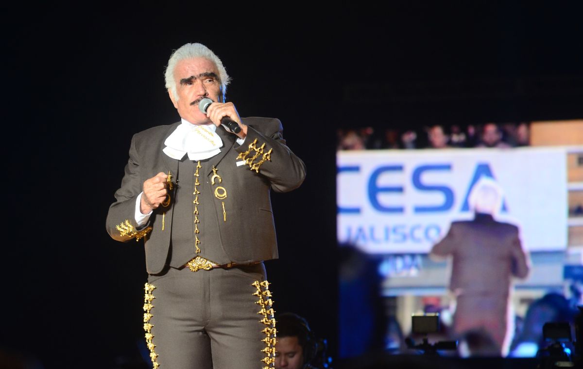 alex-fernandez-assures-that-he-still-feels-the-presence-of-vicente-fernandez