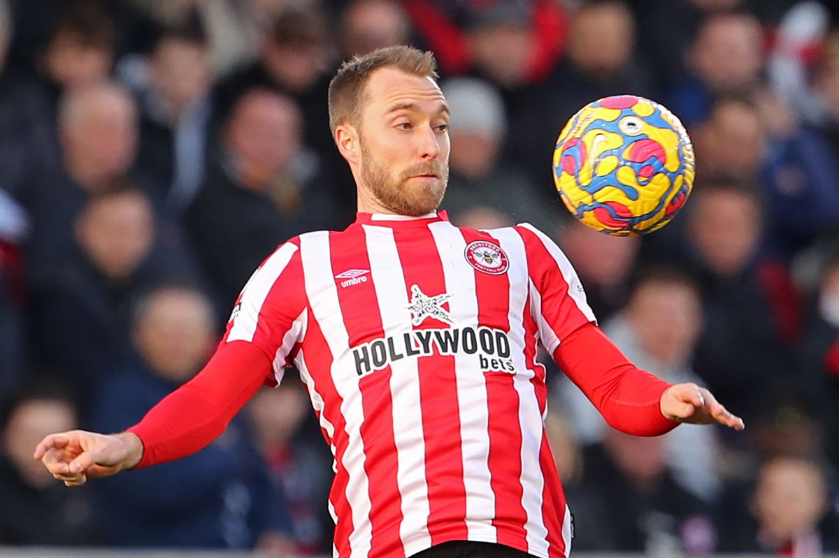 emotional:-christian-eriksen-plays-his-first-premier-league-match-after-suffering-cardiac-arrest-[video]