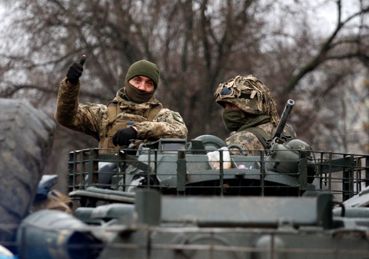 ukrainian-soldier-in-battle-urges-russian-soldiers-to-surrender:-“they-are-screwed-***”