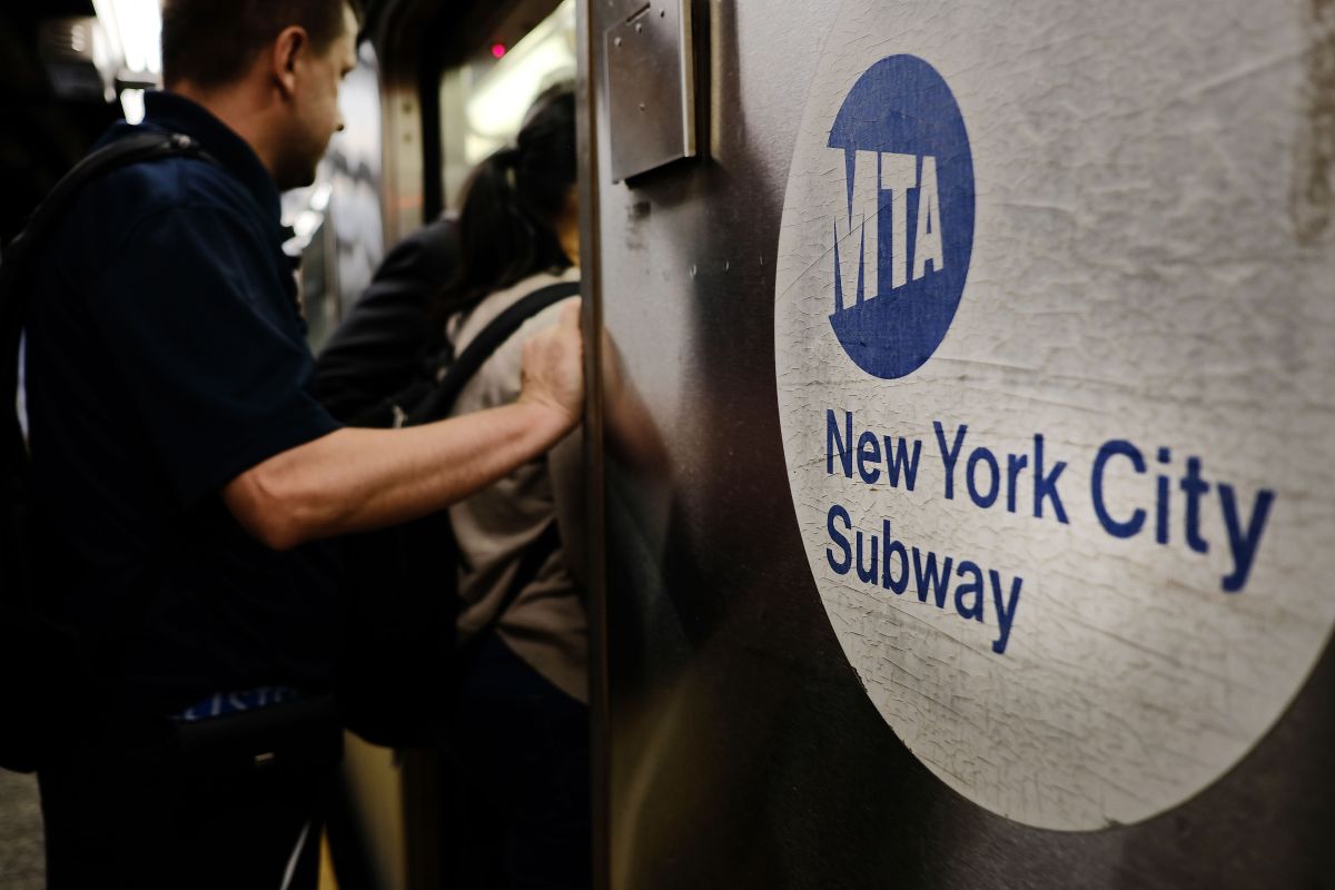 protection-screens-in-the-new-york-subway-would-be-installed-in-only-41-stations,-according-to-the-mta