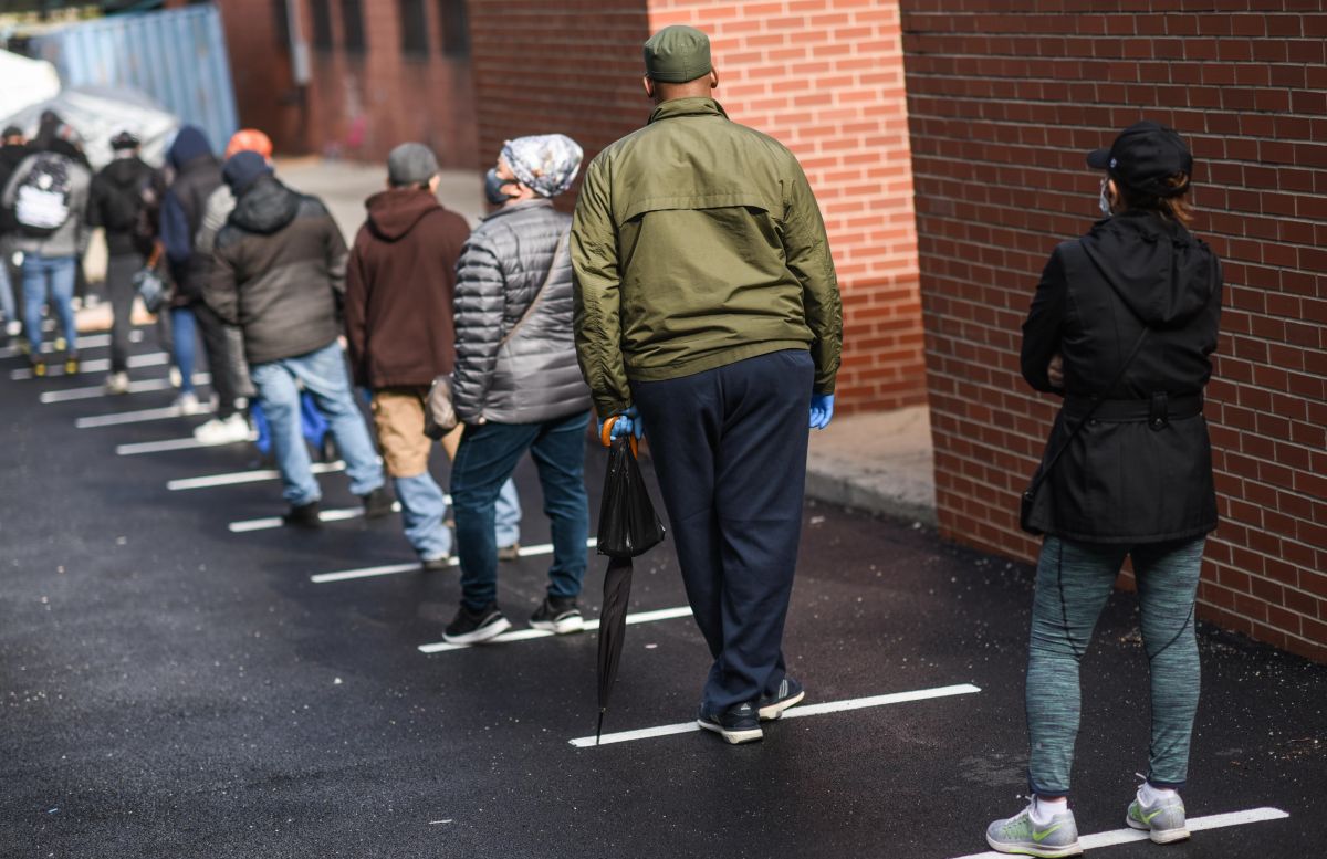 young-british-man-earns-up-to-$215-a-day-for-standing-in-line-and-lining-up-for-other-people