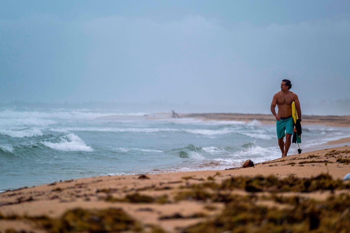 puerto-ricans-take-to-the-beach-in-san-juan-in-a-massive-event-against-the-“karen”-who-tried-to-prevent-access-to-visitors-and-tennis-players