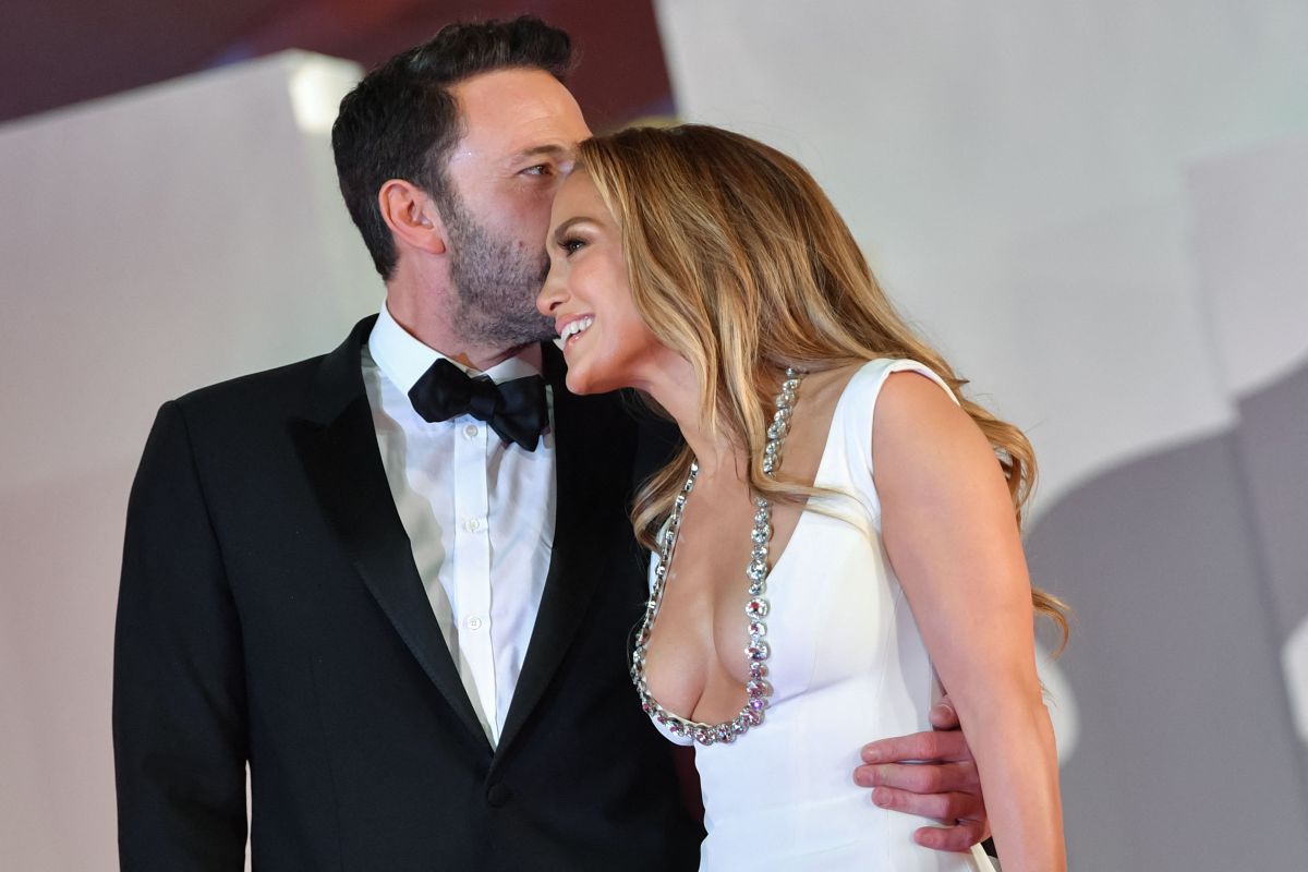 jennifer-lopez-admits-that-both-she-and-ben-affleck-have-won-their-respective-sons-and-daughters-with-love