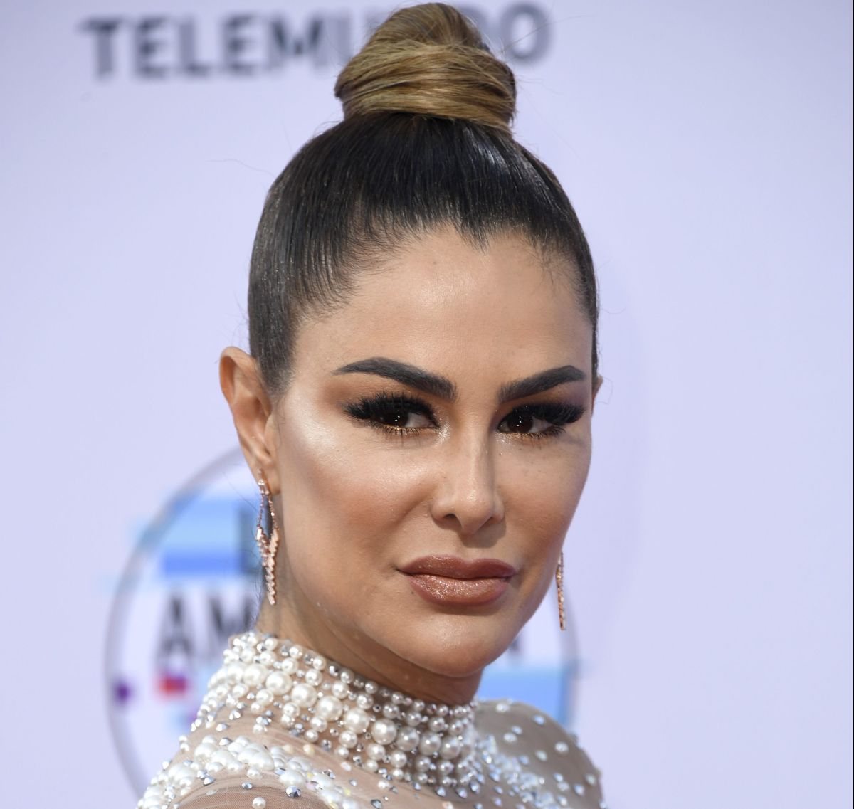 ninel-conde:-they-tell-her-that-she-is-disfiguring-her-face-by-posing-next-to-alicia-machado,-who-looks-natural