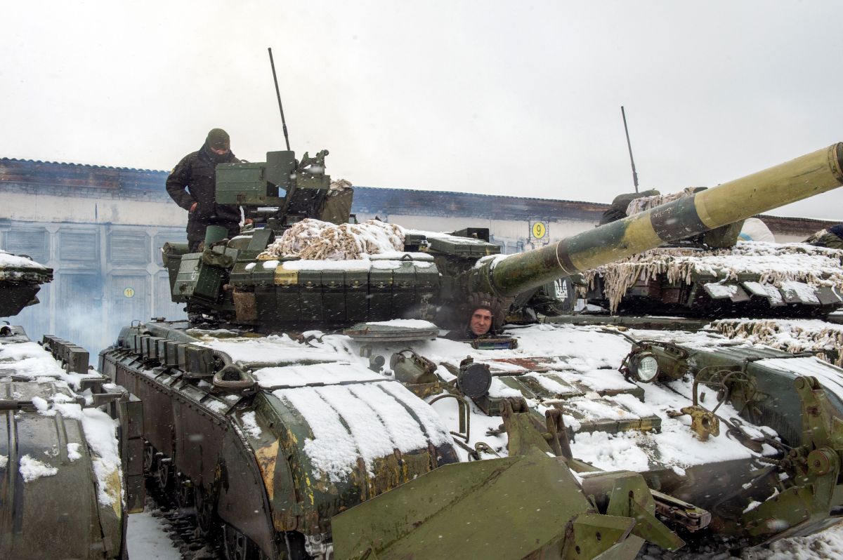 ukrainian-performs-brave-act-to-try-to-prevent-russian-tank-from-advancing-on-his-city