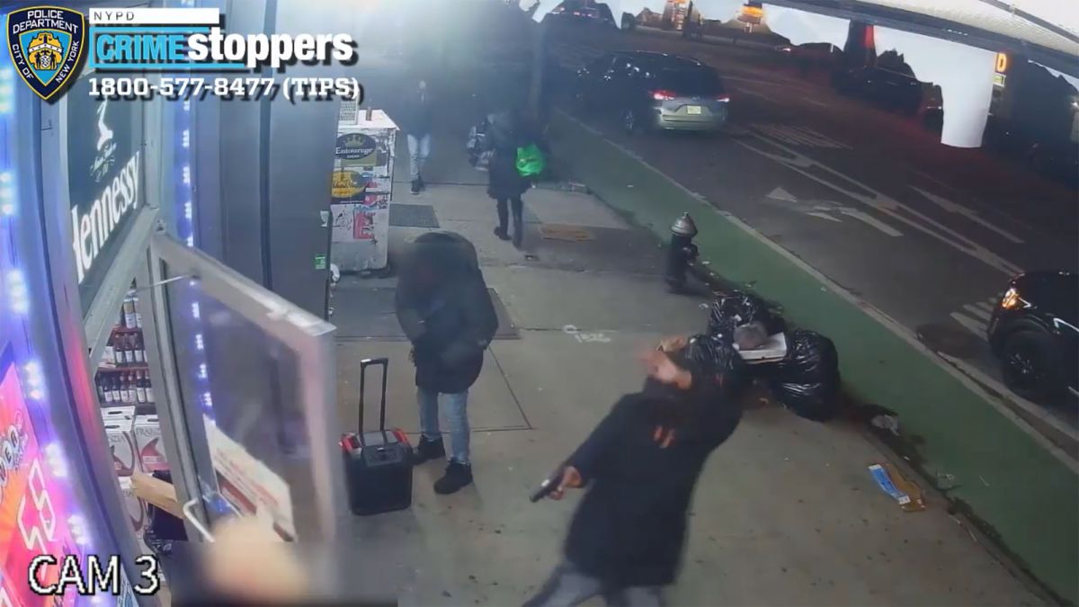 deadly-shooting-at-east-harlem-liquor-store:-nypd-releases-video-searching-for-gunman