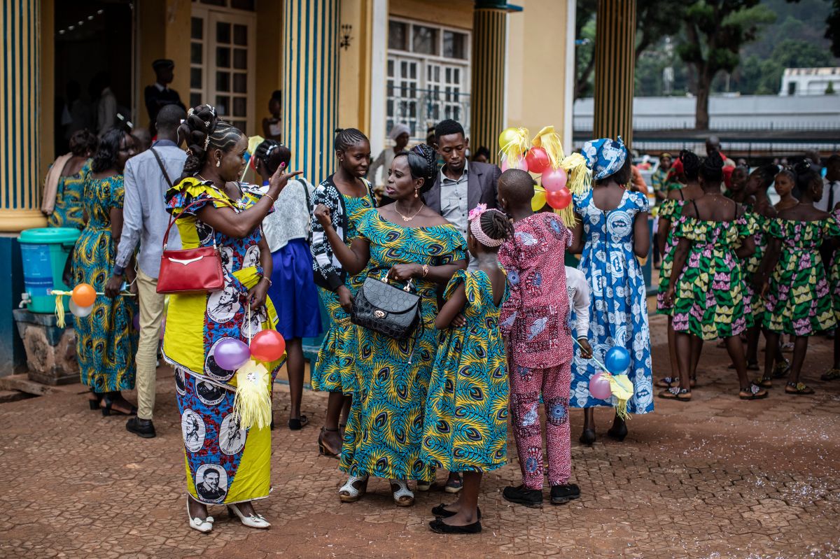 videos:-man-in-congo-marries-triplets;-sisters-say-they-share-everything-even-the-husband