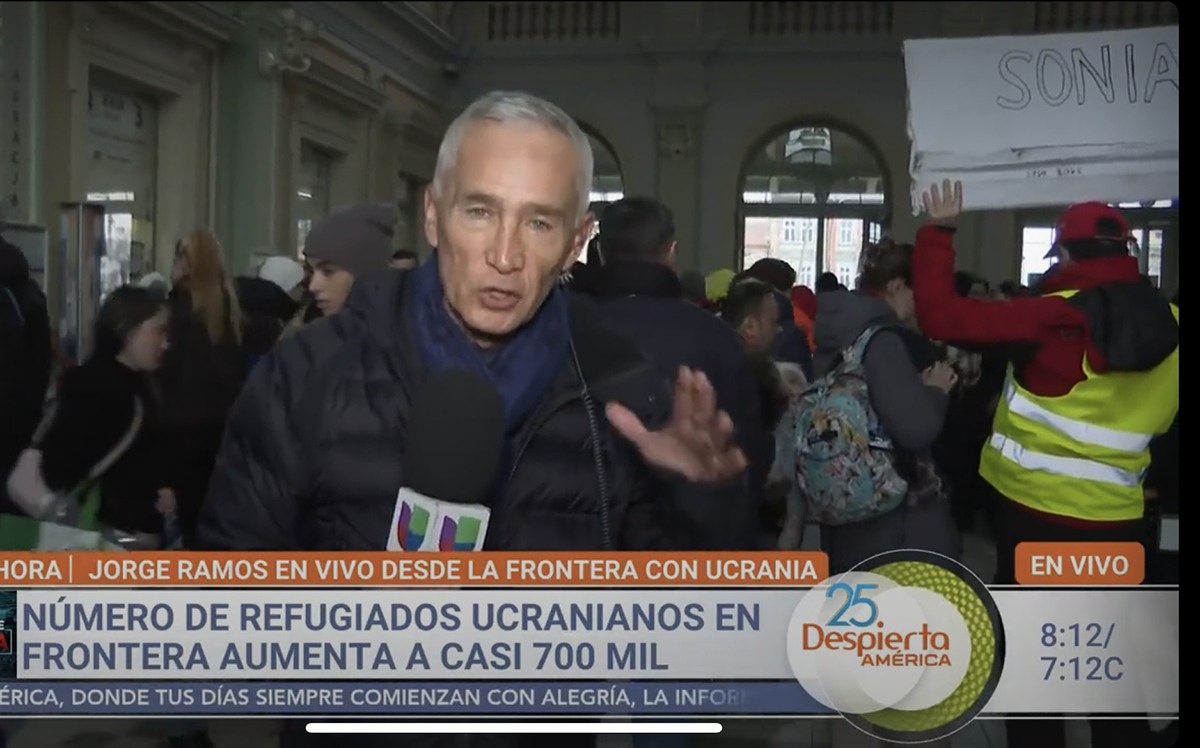 jorge-ramos-with-ukrainian-refugees-in-poland