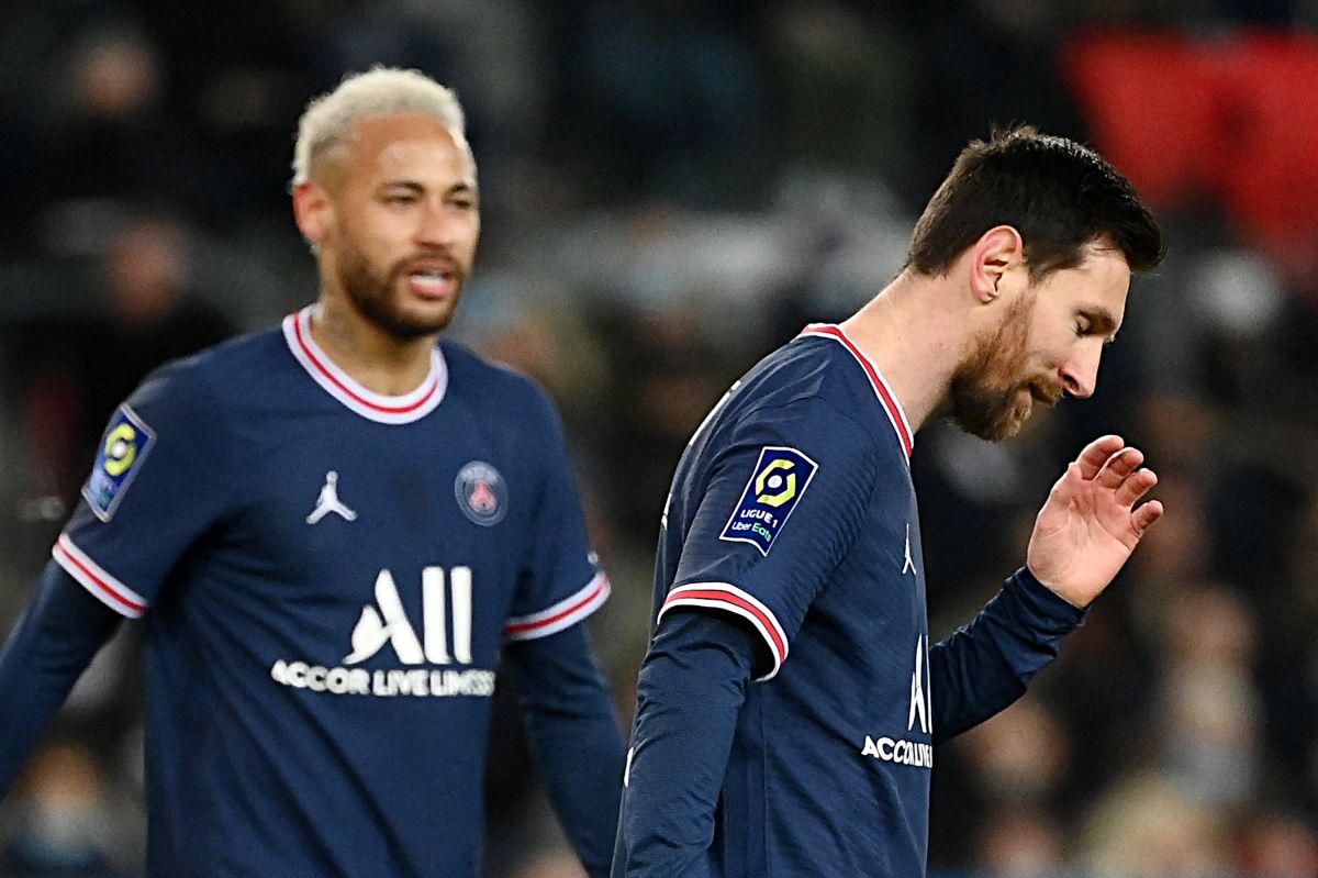 lionel-messi-and-neymar-are-whistled-by-their-fans-after-a-traumatic-elimination-in-the-champions-league-[video]