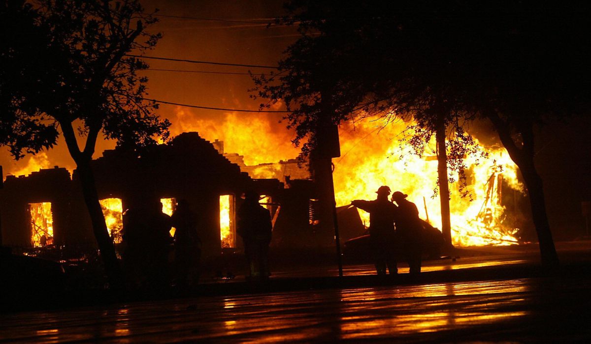 sheriff's-deputy-dies-trying-to-save-people-amid-texas-wildfire