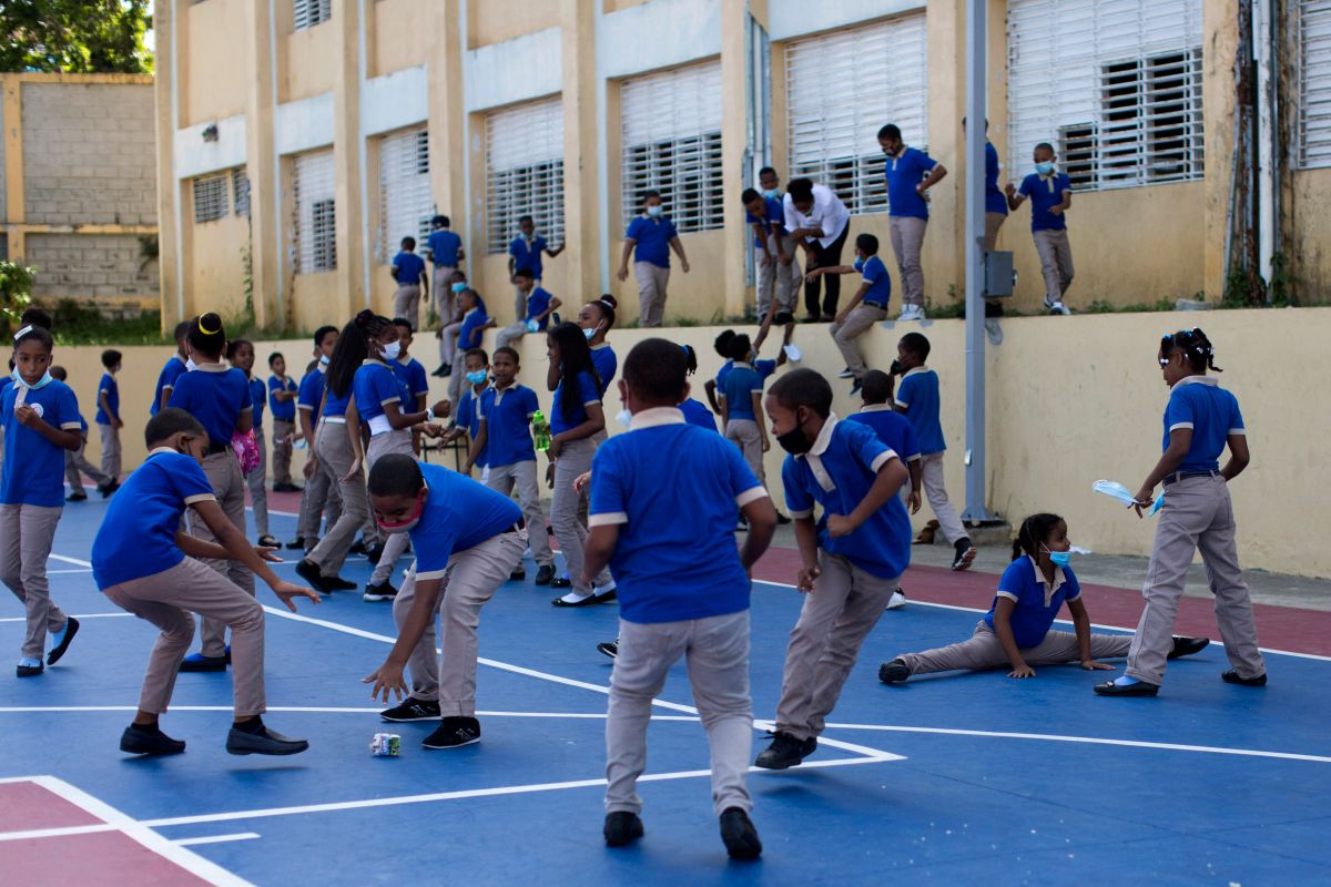 video:-teacher-tries-to-hang-a-student-in-the-dominican-republic-because-she-wanted-to-go-out-for-breakfast