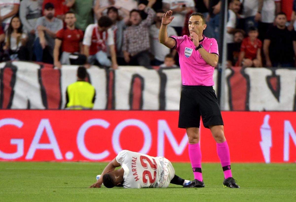 was-it-for-expulsion?-real-madrid-player-injures-one-from-sevilla-and-the-referee-does-not-whistle-anything